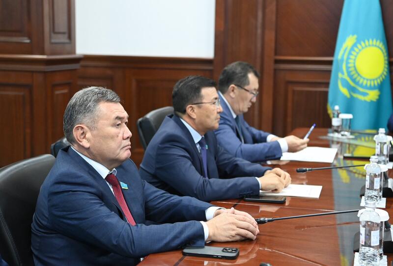 Государственному и общественному деятелю Мурату Абенову 60 лет