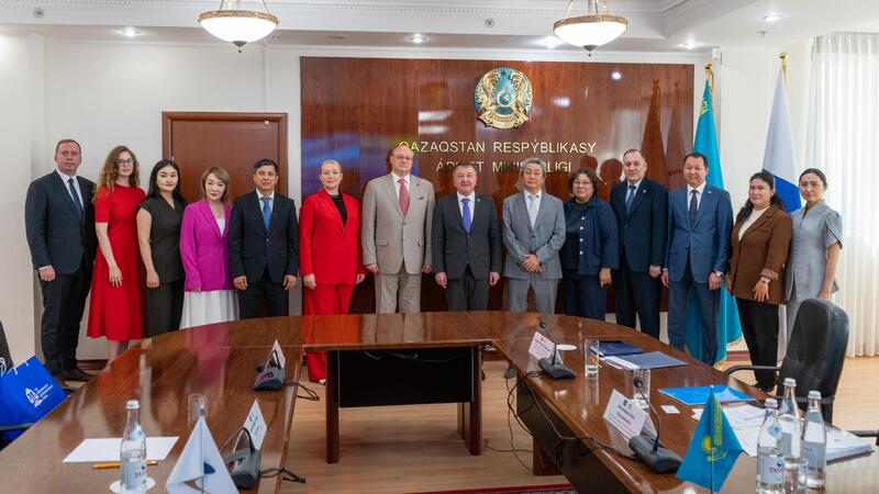 Министр юстиции РК Ерлан Сарсембаев встретился с делегацией Суда Евразийского экономического союза (ЕАЭС)