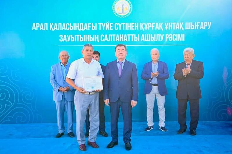 Аралда түйе сүтінен құрғақ ұнтақ шығаратын зауыт іске қосылды