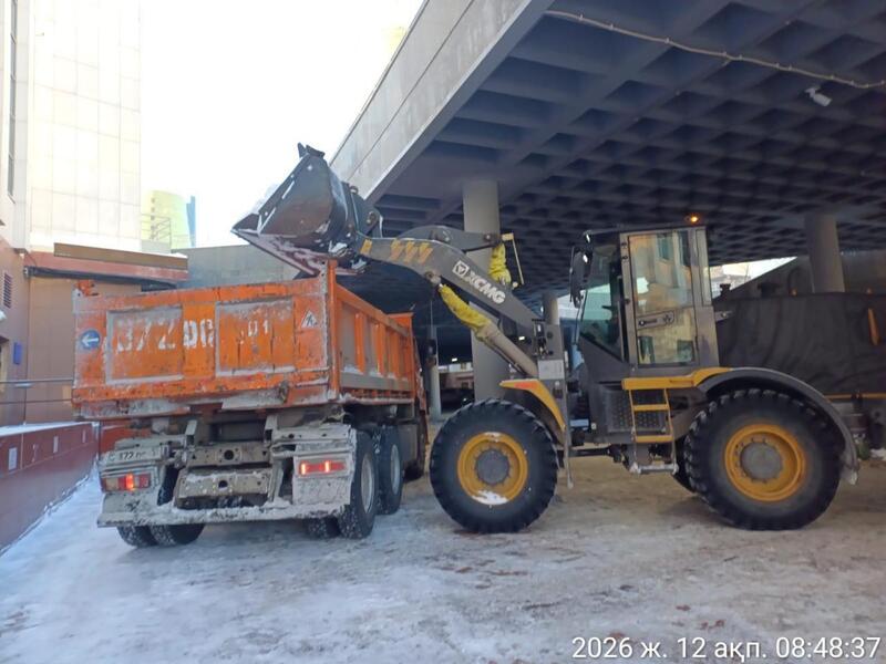 Более 1 700 единиц спецтехники задействованы в уборке снега в Астане