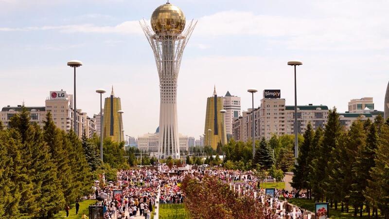 В Астане прошел парад клоунов с участием артистов из разных стран