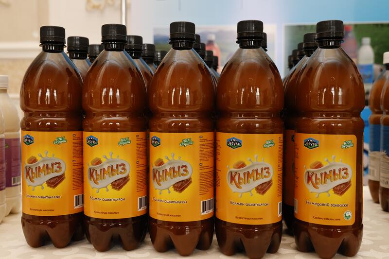 Возвращение к корням: в Жетісу молодая семья наладила единственное в регионе производство медового кумыса