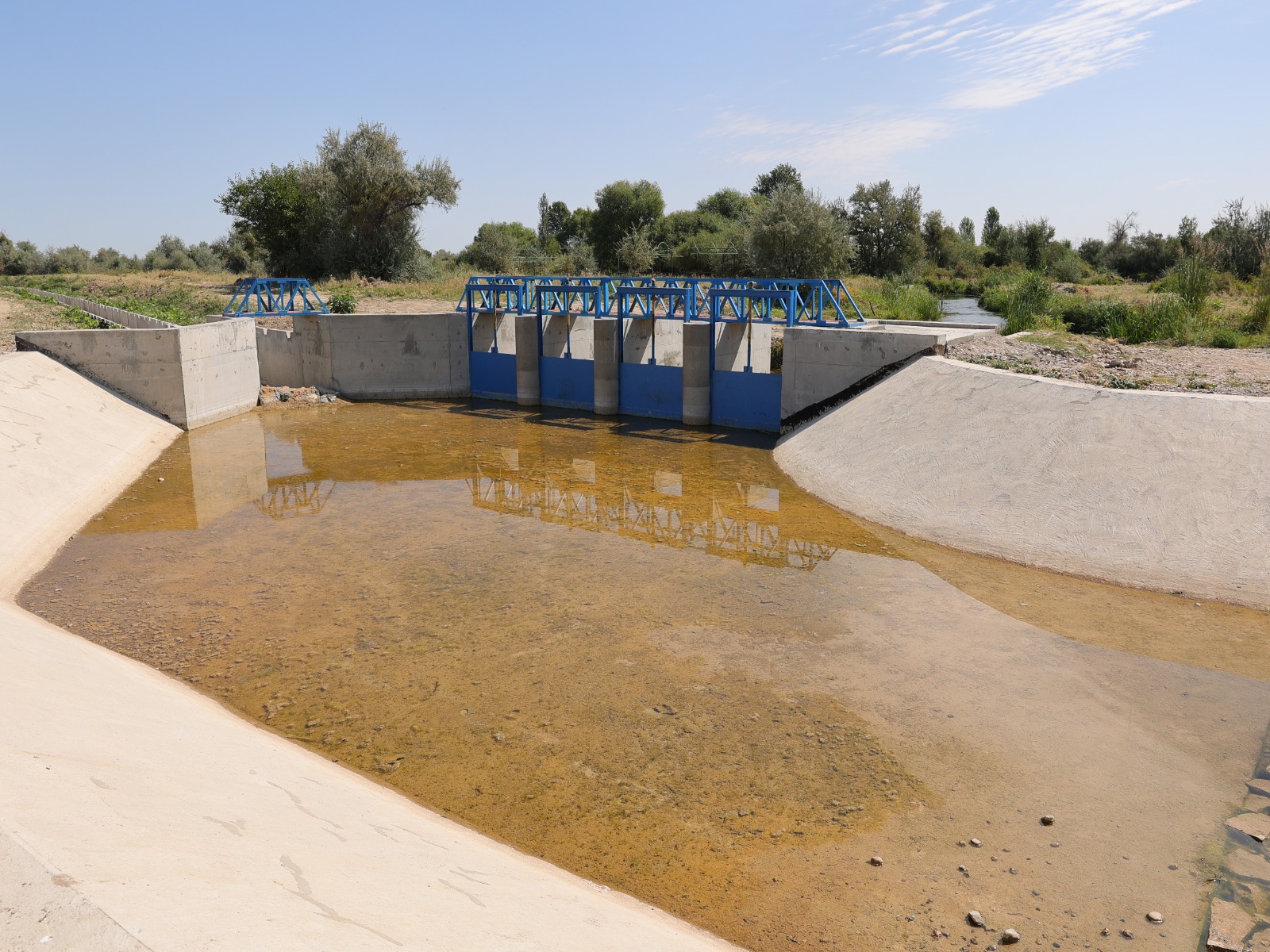 Рабочая поездка Е.Карашукеева в Байзакский район: водоснабжение, образование, туризм и агропереработка