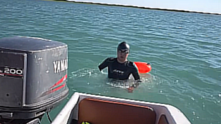 20 километров без остановки: параспортсмен переплыл озеро Балхаш