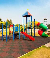 В селе Новоишимское продолжается обустройство детских и спортивных площадок