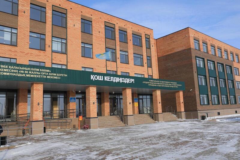 Аким области посетил комфортную школу на 2000 мест в микрорайоне Есет батыр
