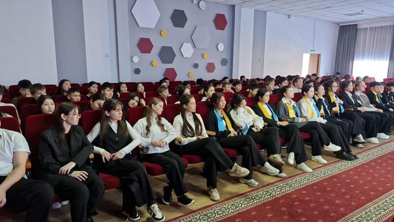 Будущее начинается с чистоты: специалисты МРЦ Карагандинской области прочитали эколекцию для школьников