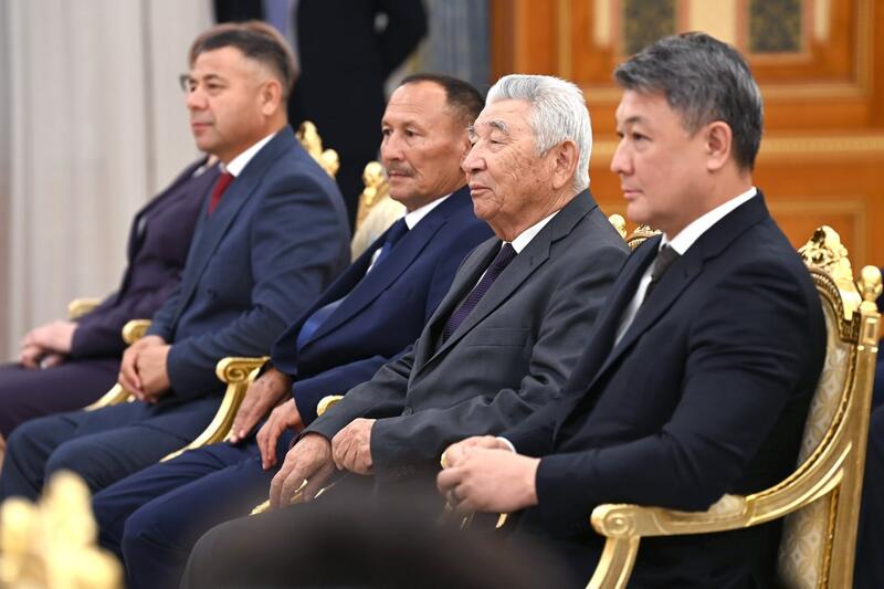 Глава государства поздравил работников нефтегазовой отрасли