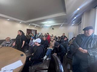 Замакима Алматы встретился с жителями Алатауского района по вопросам компенсации за выкупаемые участки