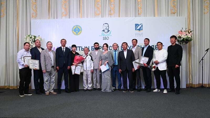 Слово Абая: 25 авторских работ представили мушайре в Караганде