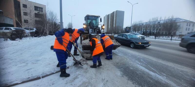 Более 1 300 единиц спецтехники задействованы в снегоуборке в Астане