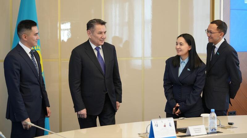 В ВКО в рамках программ «Молодежная практика» и «Жасыл ел» будут трудоустроены 2 тысячи молодых людей