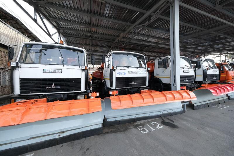 В Алматы завершают сезон мойки улиц и начинают подготовку к зимним осадкам и гололеду