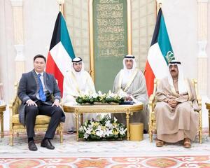 Посол Казахстана вручил верительные грамоты Эмиру Кувейта