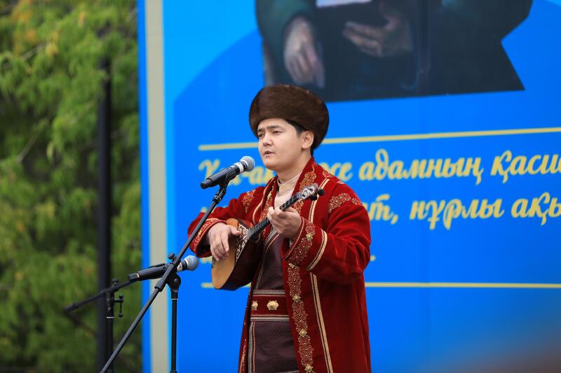 Актобе празднуют 180-летие великого Абая