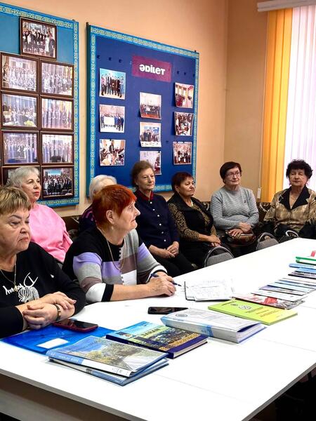 Сегодня, 12 октября 2026 года, в совете ветеранов города Сарани состоялась важная встреча специалиста ГУ «Отдел занятости и социальных программ города Сарани» с местными ветеранами труда