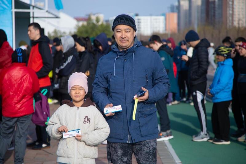 «Таза Қазақстан»: около 1200 человек приняли участие в акции по уборке территории на открытии бегового сезона в Астане