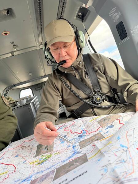 Аким области Асаин Байханов совершил облет Баянаульского района, ознакомился с ходом сброса воды с водохранилищ «Акжар» и «Каратока» Карагандинской области, а также оценил состояние лиманов