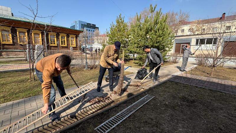 «Таза Қазақстан»: сотрудники музеев Астаны приняли участие в субботнике