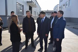 Аким города Ернат Базил ознакомился с работой завода по переработке алюминия