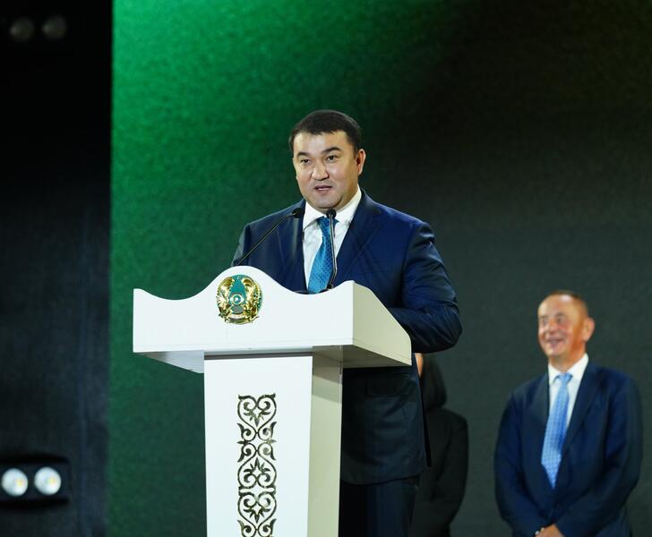 ГРЕБНОЙ КАНАЛ, НЕ ИМЕЮЩИЙ АНАЛОГОВ В ЦЕНТРАЛЬНОЙ АЗИИ, ОТКРЫЛСЯ В ТУРКЕСТАНЕ