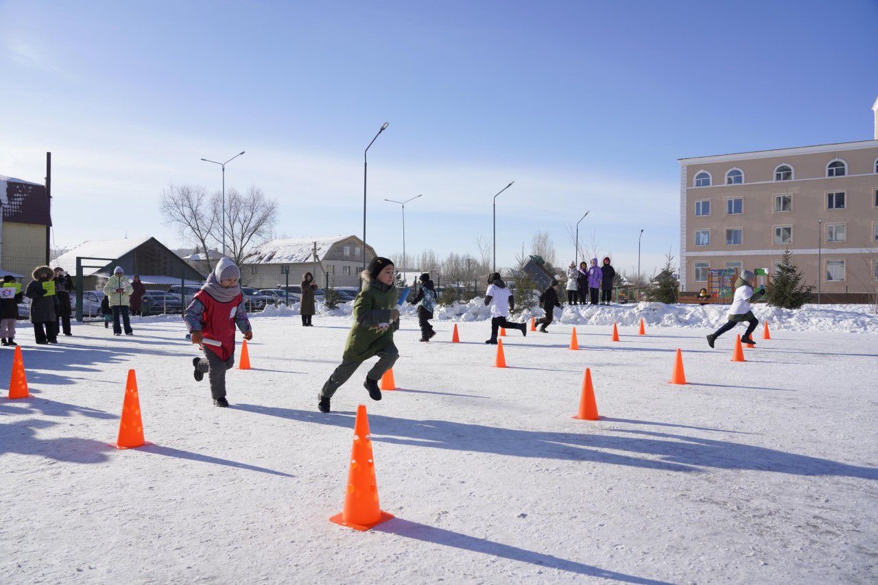 «Зимние веселые старты»: в Астане прошла семейная эстафета «Папа, мама и я»