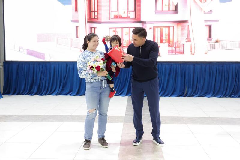 В ШЫМКЕНТЕ КЛЮЧИ ОТ КВАРТИР ПОЛУЧИЛИ НОВЫЕ СЕМЬИ ИЗ ЧИСЛА ОЧЕРЕДНИКОВ