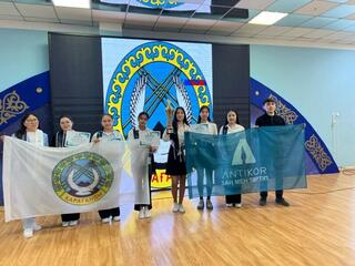 2 мая 2025 года в школе-гимназии имени Аль-Фараби состоялся дебатный турнир на тему «Партия правительства предлагает эффективные пути борьбы с коррупцией».