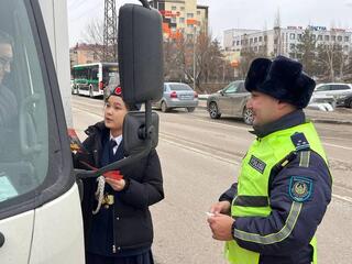 Юные инспекторы напомнили водителям о ПДД