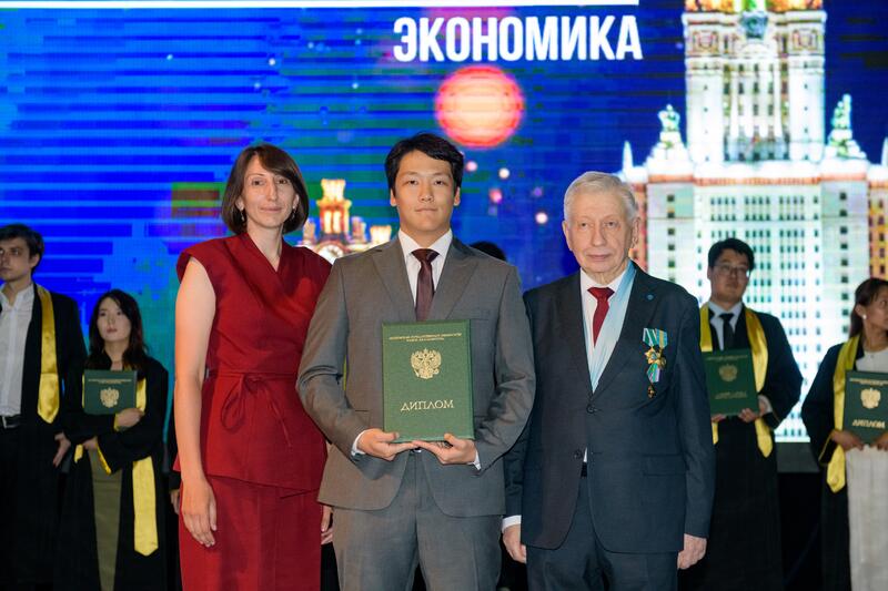 25 лет Казахстанскому филиалу МГУ: состоялась торжественная церемония вручения дипломов