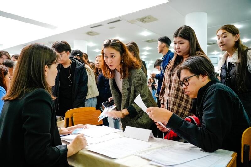 «Жастарға жұмыс»: на ярмарке в Астане было представлено более 1000 вакансий