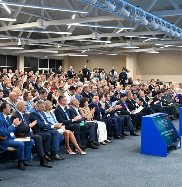 Аким Павлодарской области Асаин Байханов представил транспортно-логистический потенциал региона на Форуме межрегионального сотрудничества Казахстана и России