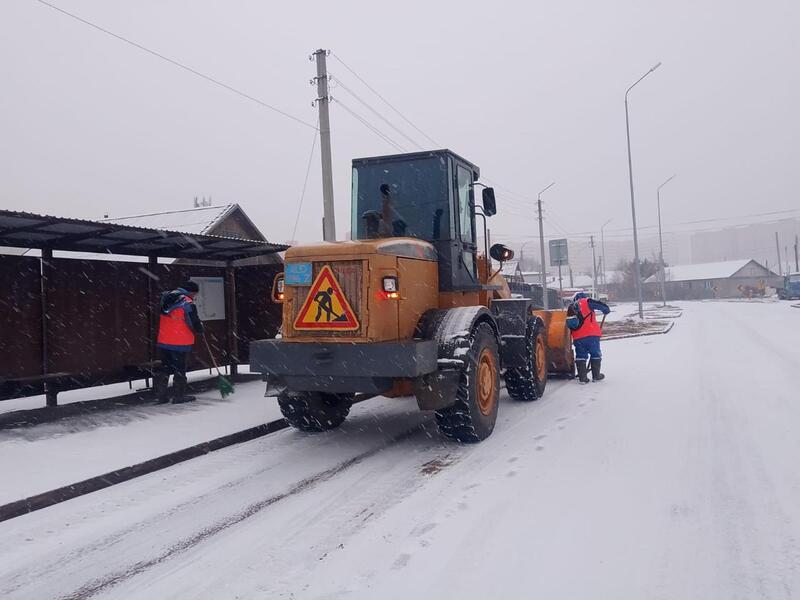Свыше 1 тыс. единиц спецтехники задействовано в снегоуборочных работах днем в Астане