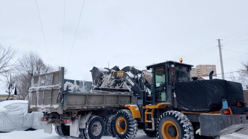 Свыше 3 тысяч рабочих и более 1800 единиц техники: в Астане продолжается круглосуточная очистка от снега