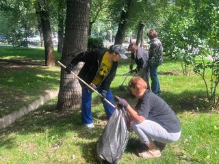 В Алматы на субботнике собрали свыше 900 кубометров мусора