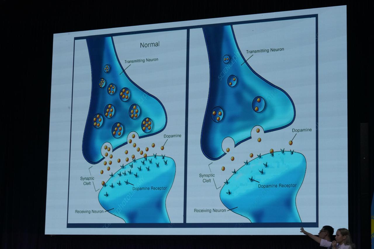 «Закон и порядок»: звезды команды КВН «Астана» рассказали студентам о вреде наркотиков