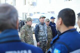 Асхат Шахаров поблагодарил алматинских спасателей, помогавших во время паводка
