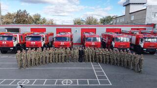 Глава МЧС вручил костанайским спасателям ключи от новой пожарной техники