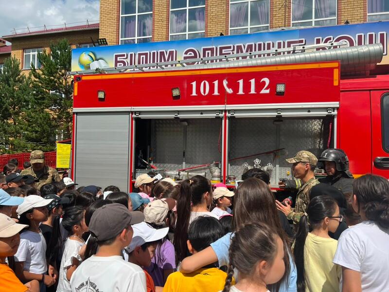 Лето под знаком безопасности: в детских лагерях проходят уроки от спасателей