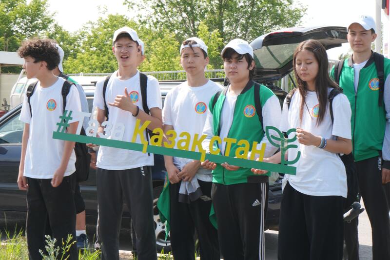 Зеленые патрули Астаны: более 100 бойцов провели экоуборку