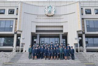 Молодые сотрудники МВД посетили библиотеку в честь Национального дня книги