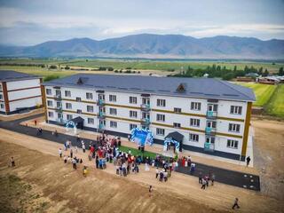 ТУРКЕСТАН: В ТЮЛЬКУБАССКОМ РАЙОНЕ 48 СЕМЬЯМ ВРУЧИЛИ КЛЮЧИ ОТ НОВЫХ КВАРТИР