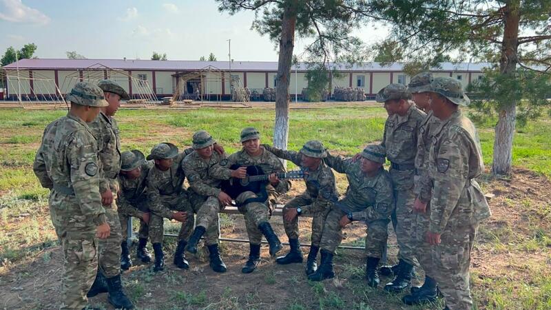 Вчера – односельчане, сегодня – однополчане: 13 солдат из села Кызылтобе осваивают авиационные специальности