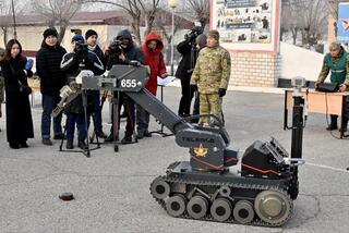 Роботы, дроны и четвероногие саперы: в Конаевском гарнизоне прошел пресс-тур для представителей СМИ