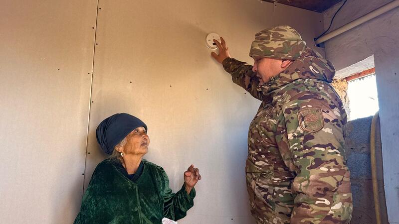 В области Жетісу свыше 2 тысяч датчиков устанавливают в домах социально уязвимых семей