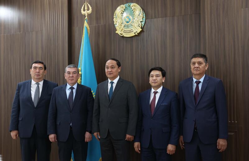 Ербол Карашукеев провел встречу с послом Кыргызстана