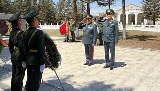 Казахстанские военные дипломаты приняли участие в церемонии возложения цветов в Китае