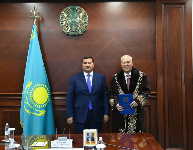 Государственному и общественному деятелю Мурату Абенову 60 лет