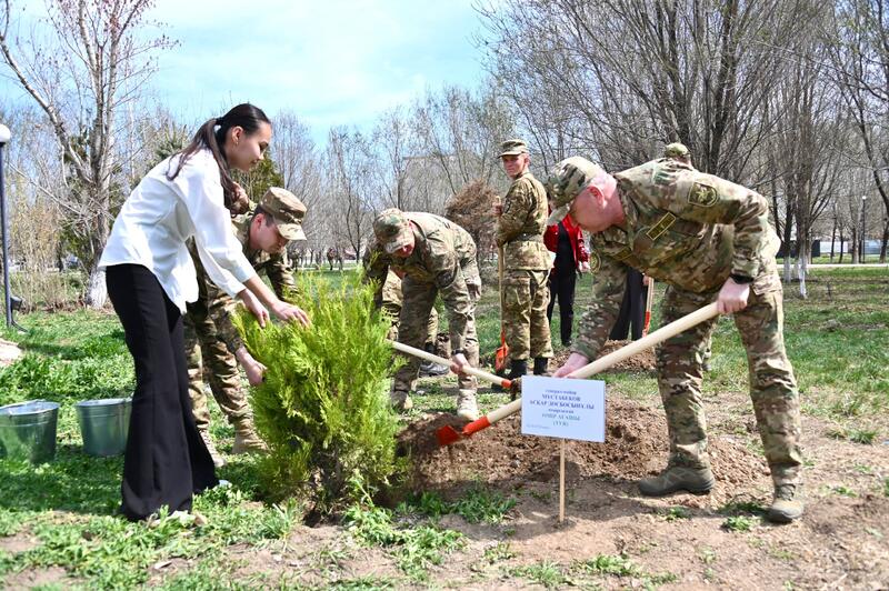 В Гвардейском гарнизоне в рамках акции «Таза Қазақстан» высадят 500 деревьев