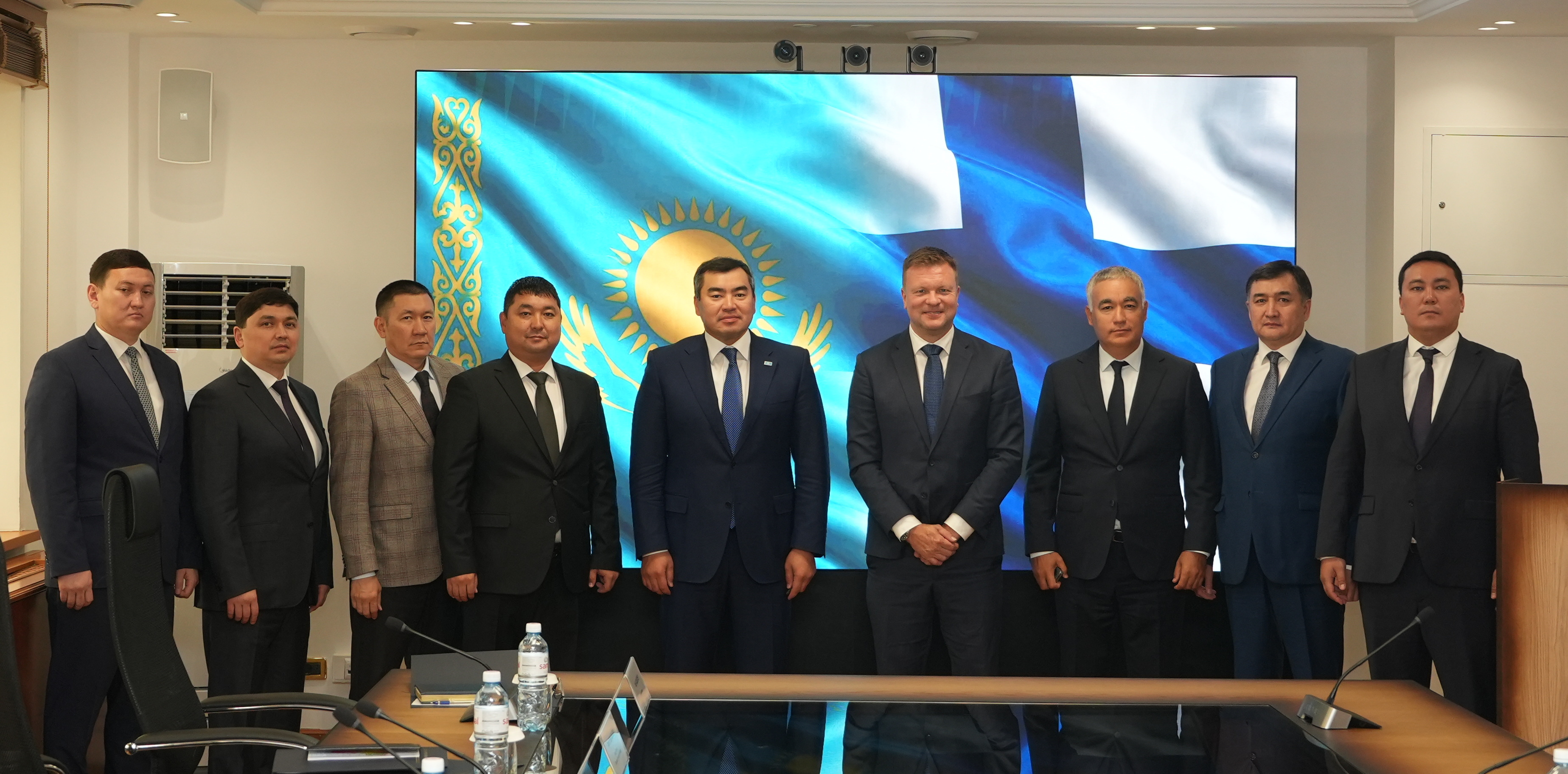 Глава МЧС провел встречу с депутатом Парламента Финляндской Республики